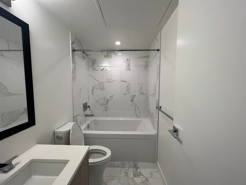 707-13350 Central Avenue, Surrey, BC, V3T 0S1 - 11