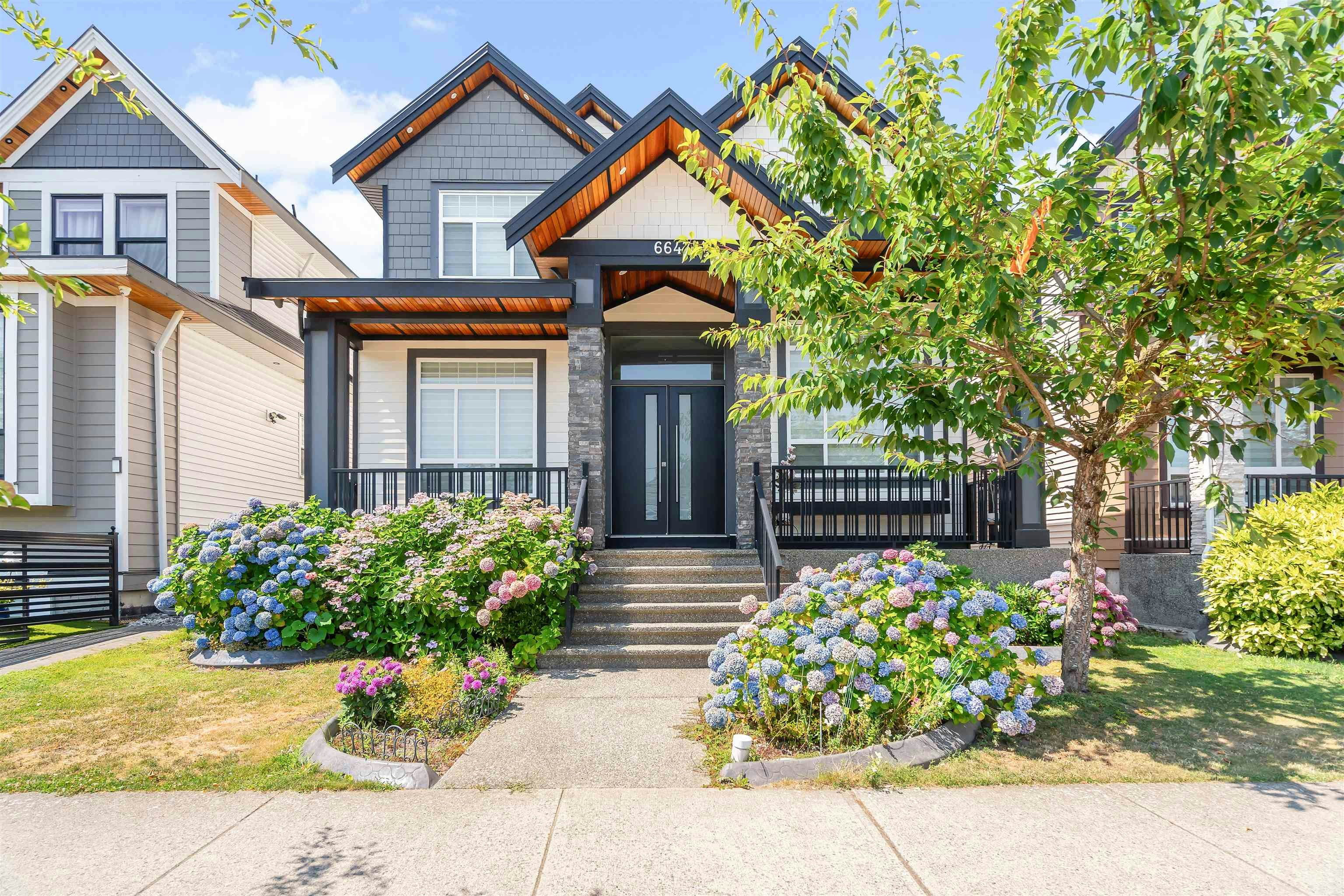 6647 121a Street, Surrey, BC, V3W 0H8
