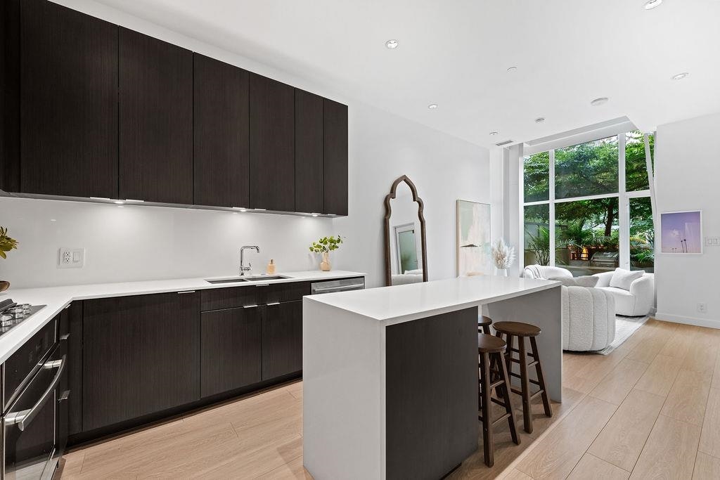 141 E 1st Avenue, Vancouver, BC, V6A 0E8