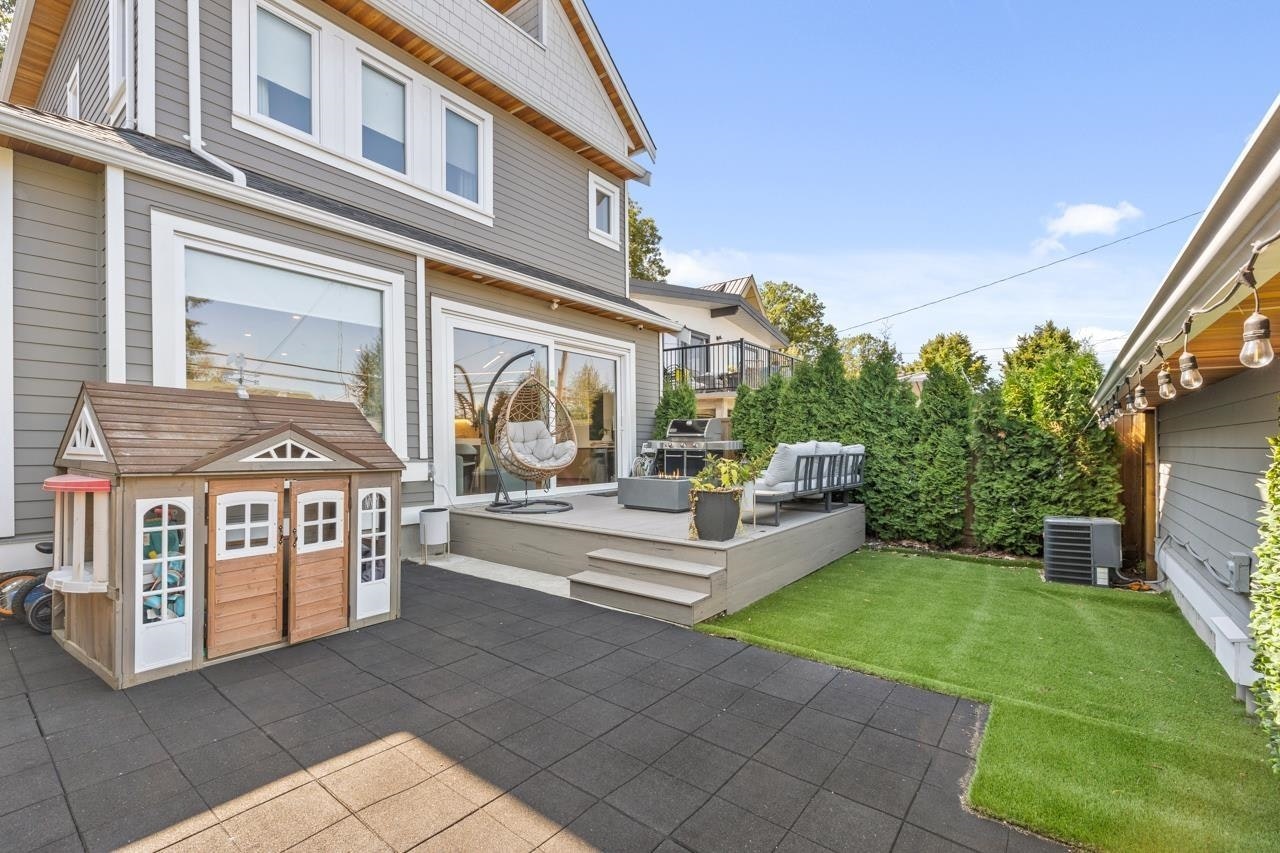 2137 E 2nd Avenue - 3