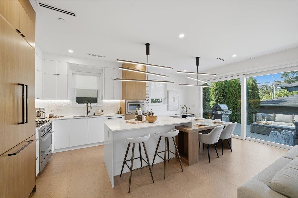 2137 E 2nd Avenue, Vancouver, BC, V5N 1E9 - 9