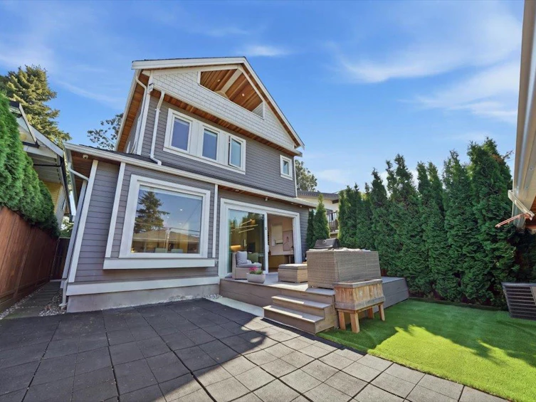 2137 E 2nd Avenue, Vancouver, BC, V5N 1E9
