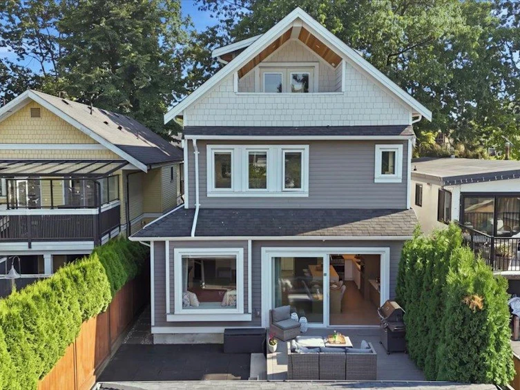 2137 E 2nd Avenue, Vancouver, BC, V5N 1E9 - 2