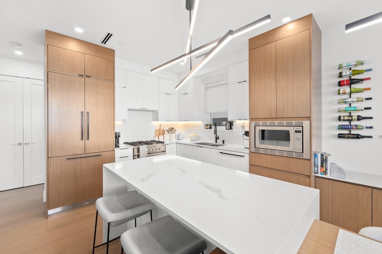 2137 E 2nd Avenue - 2