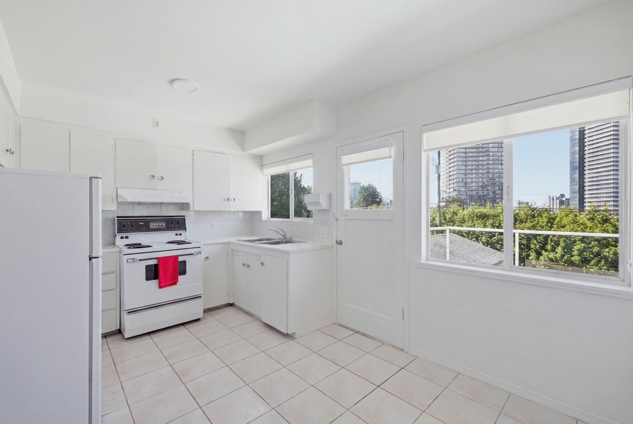 4656 Brentlawn Drive, Burnaby, BC, V5C 3V2 - 9