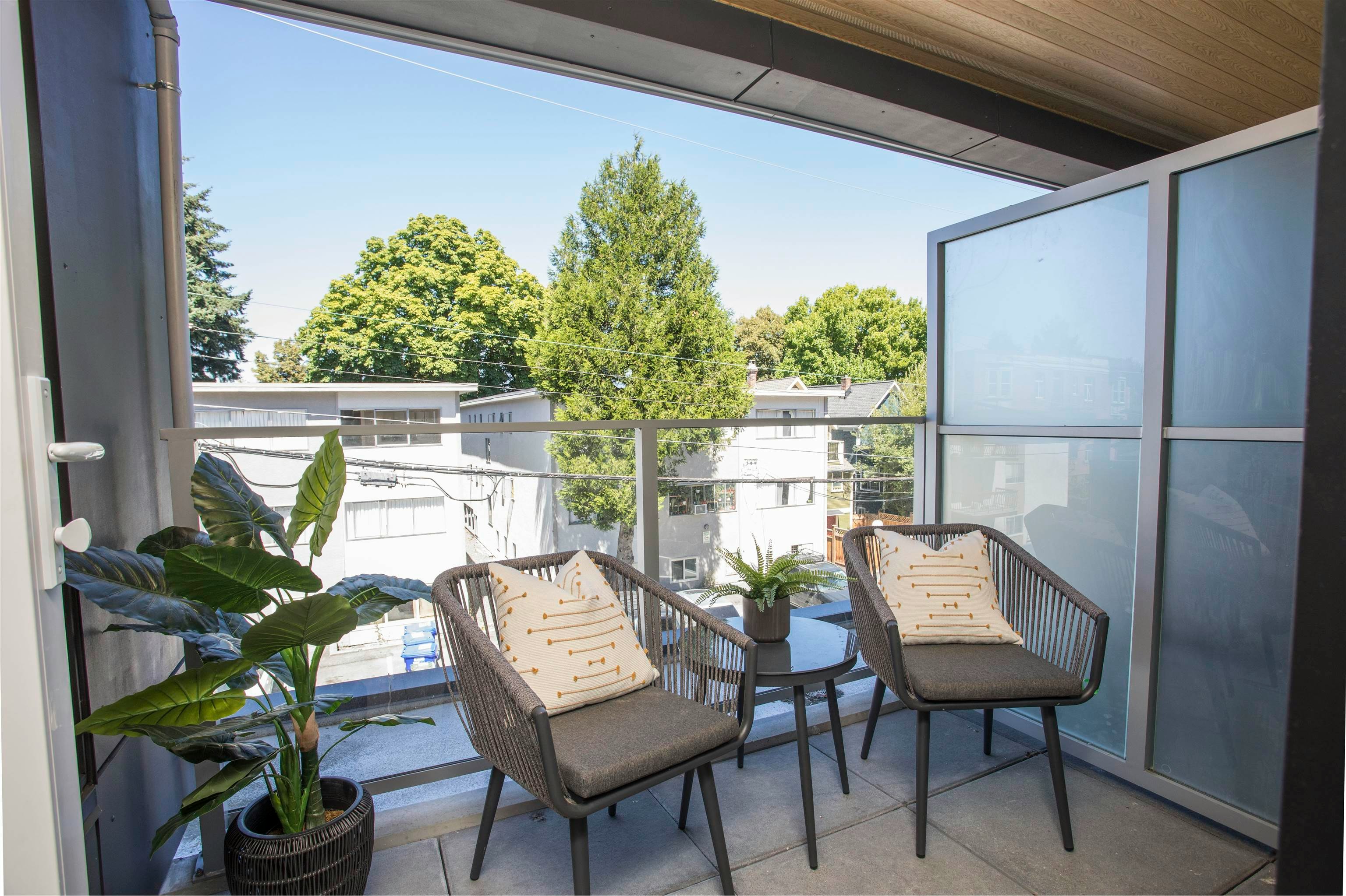 319-2471 St. George Street - 5