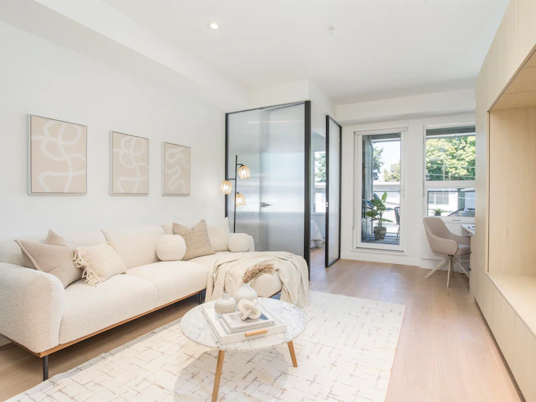 319-2471 St. George Street, Vancouver, BC, V5T 1W9