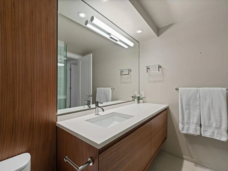 305-4101 Yew Street, Vancouver, BC, V6L 3B7 - 5