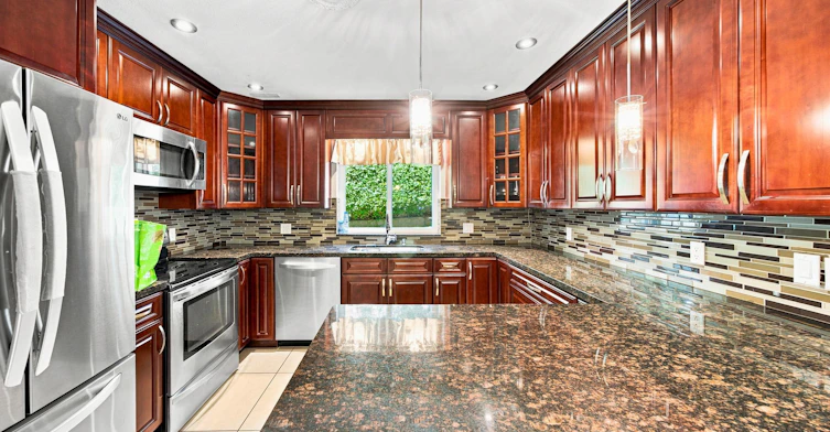 5553 Nancy Greene Way, North Vancouver, BC, V7R 4R6 - 4