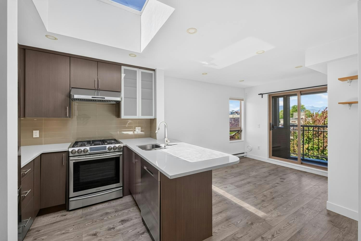 401-688 E 16th Avenue, Vancouver, BC, V5T 2V4 - 2