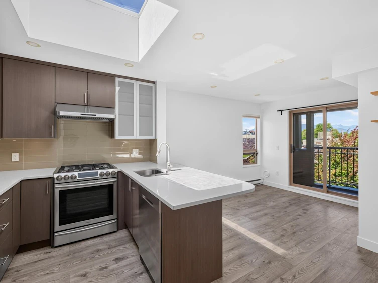 401-688 E 16th Avenue, Vancouver, BC, V5T 2V4 - 2