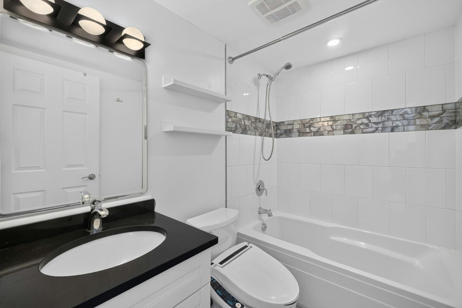 401-688 E 16th Avenue, Vancouver, BC, V5T 2V4 - 32