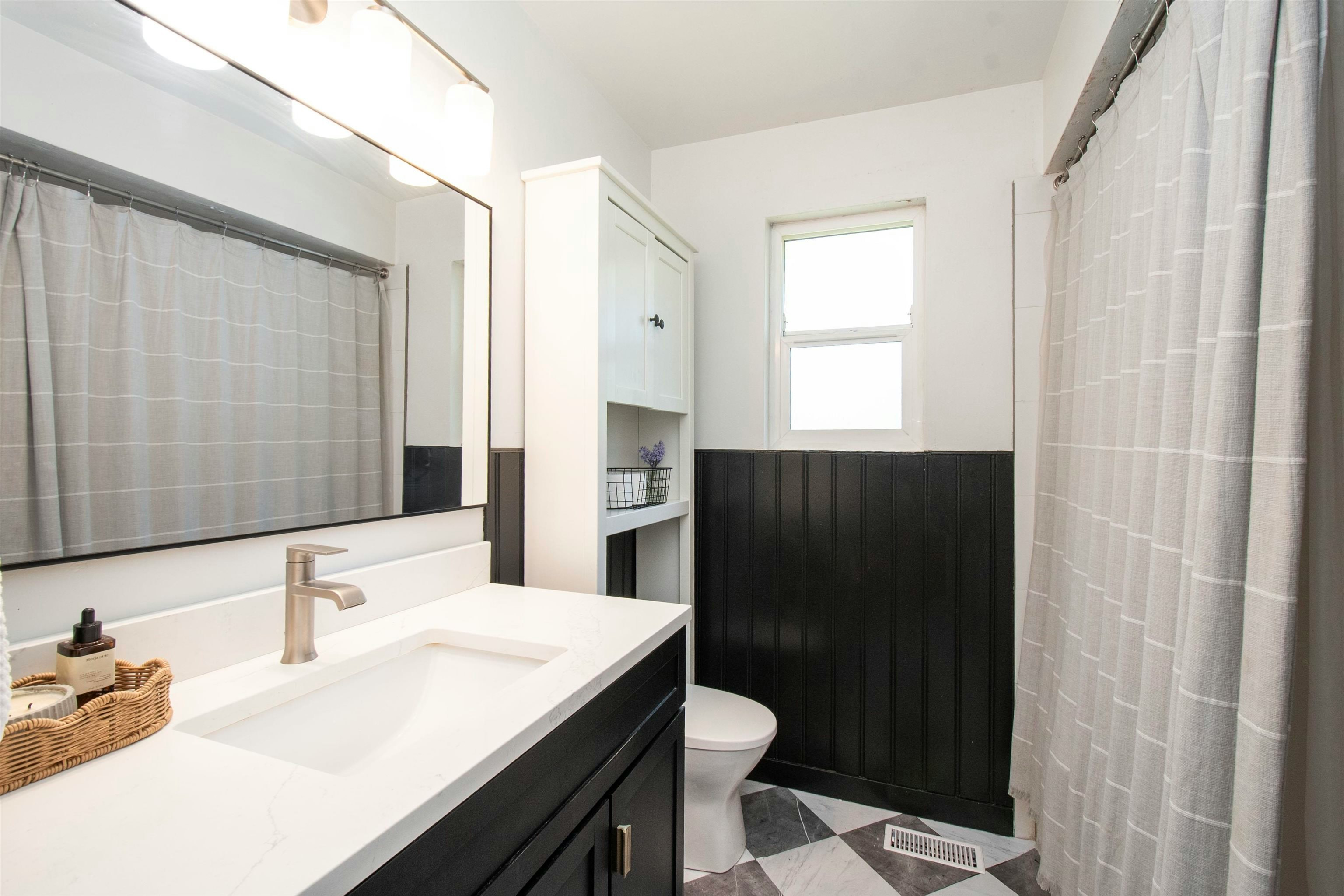 361 W 19th Street, North Vancouver, BC, V7M 1X7 - 11