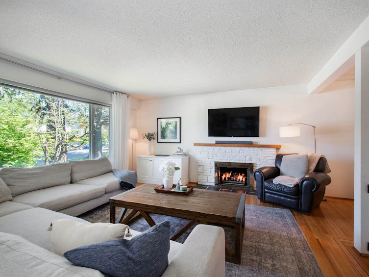 361 W 19th Street, North Vancouver, BC, V7M 1X7 - 3