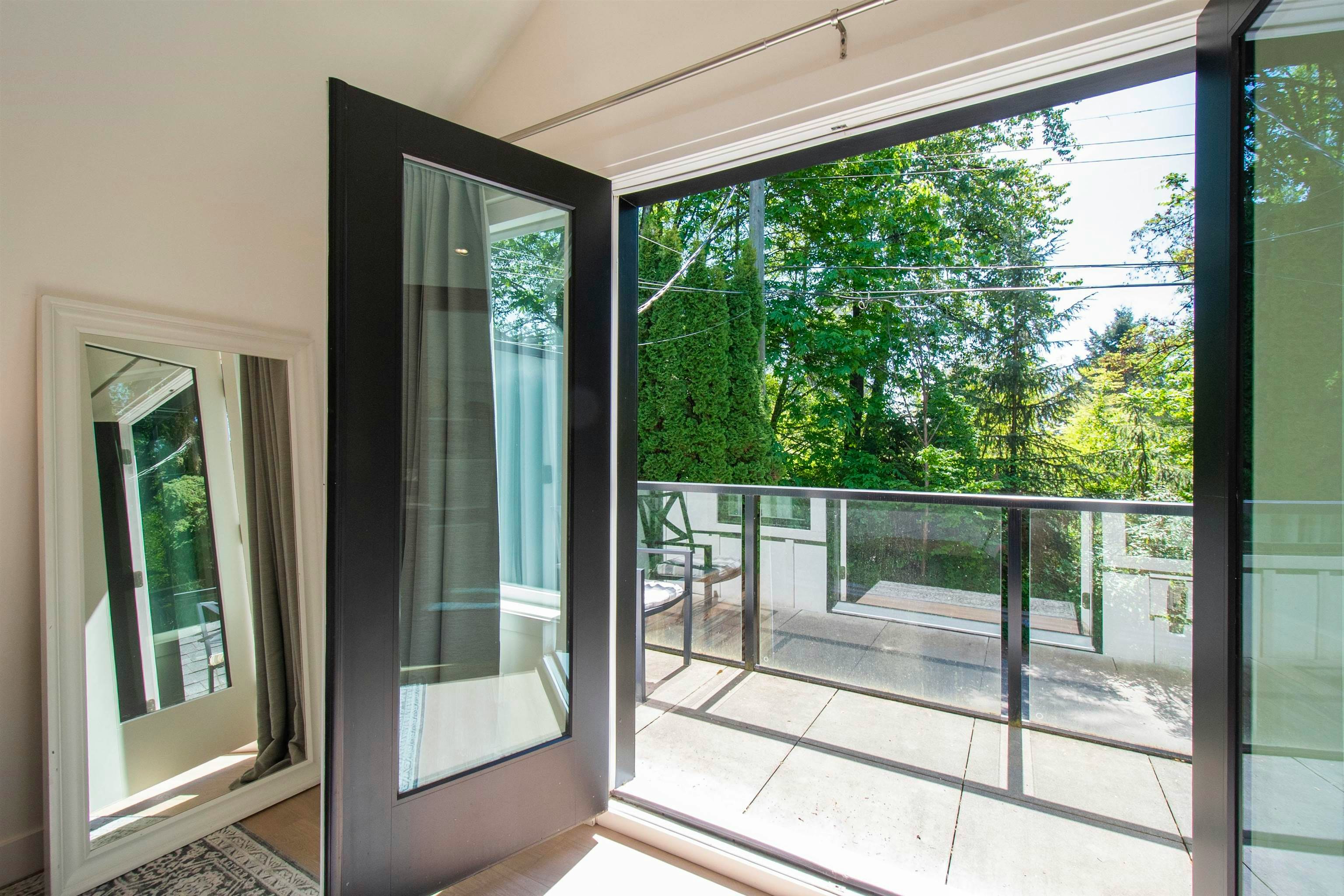 361 W 19th Street, North Vancouver, BC, V7M 1X7 - 36