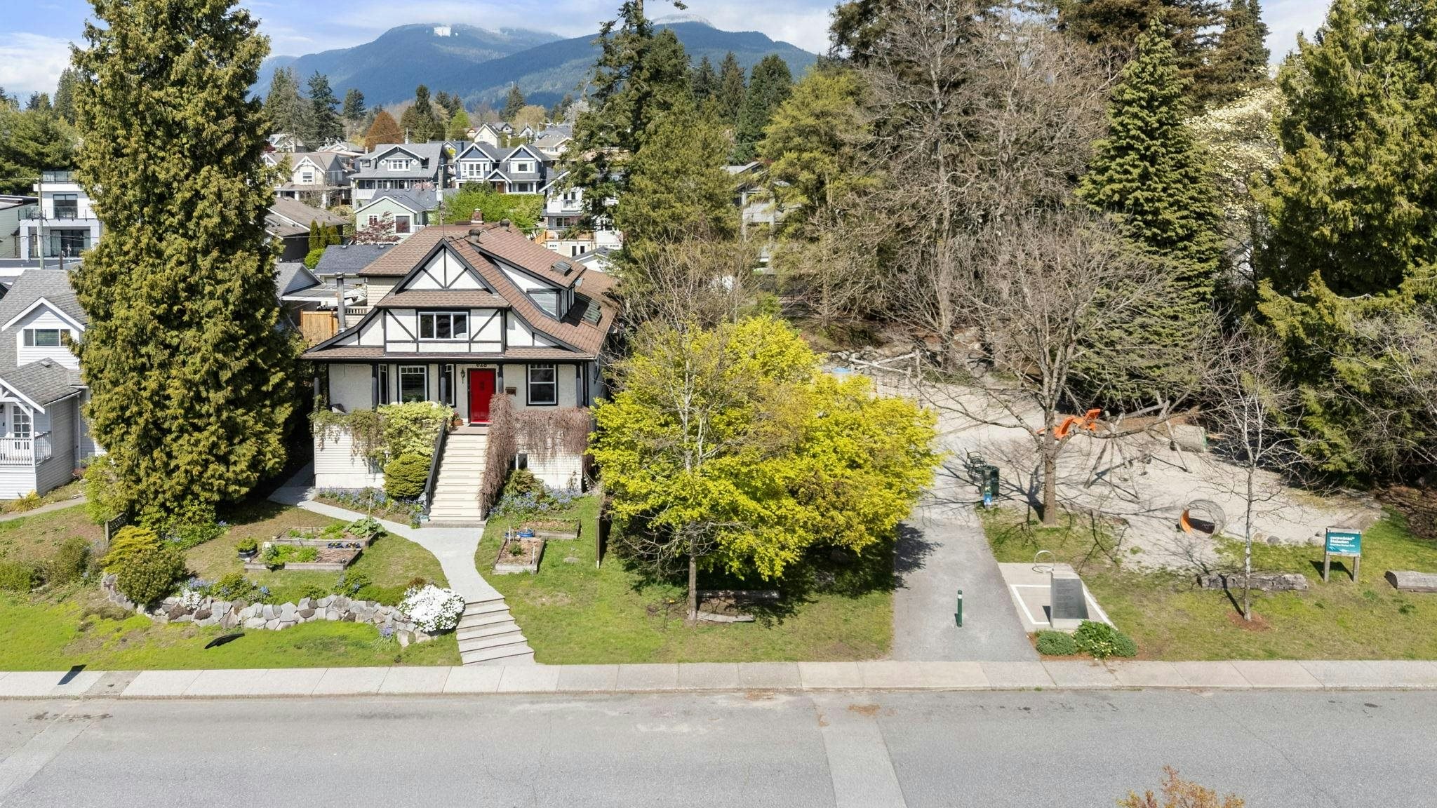 628 E 5th Street, North Vancouver, BC, V7L 1M7