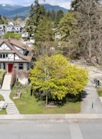 628 E 5th Street