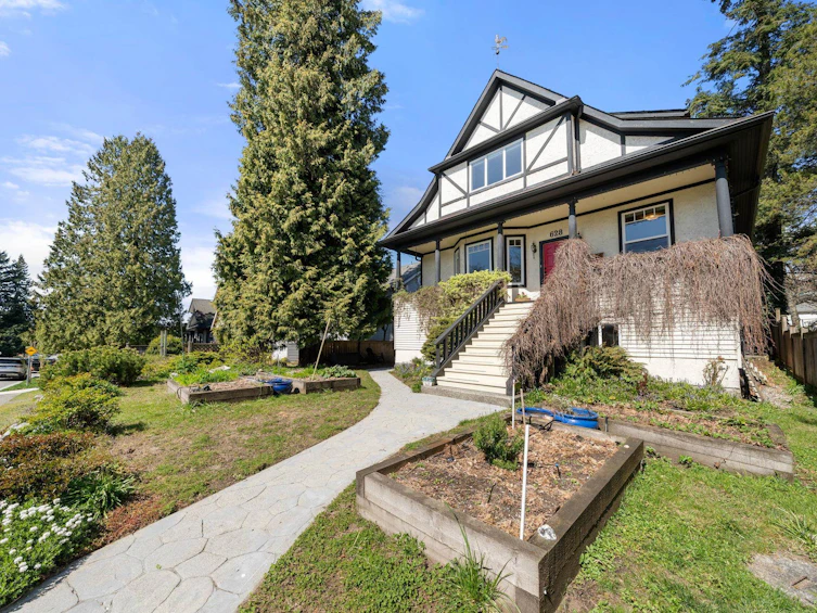 628 E 5th Street, North Vancouver, BC, V7L 1M7 - 2