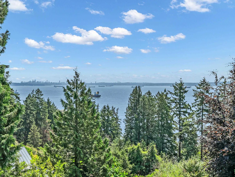 4668 Clovelly Walk, West Vancouver, BC, V7W 1H5 - 2