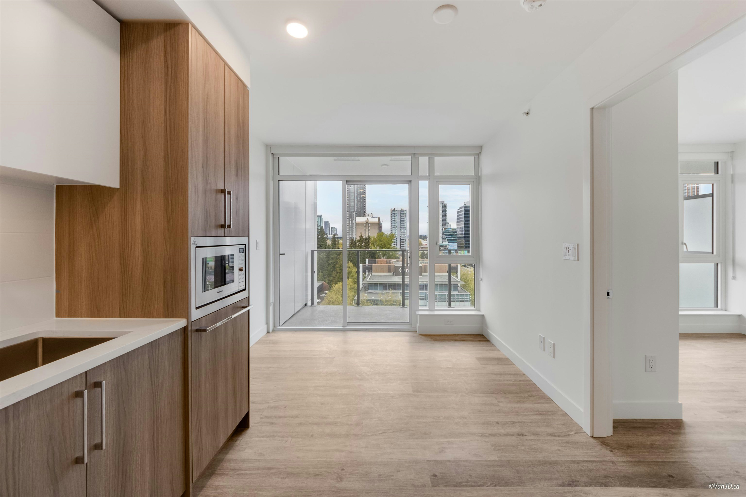 12XX-9675 King George Boulevard, Surrey, BC, V3T 2V3 - 3