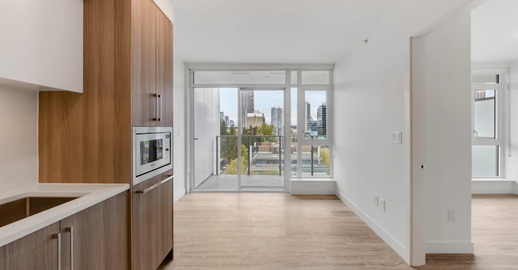 12XX-9675 King George Boulevard, Surrey, BC, V3T 2V3 - 3