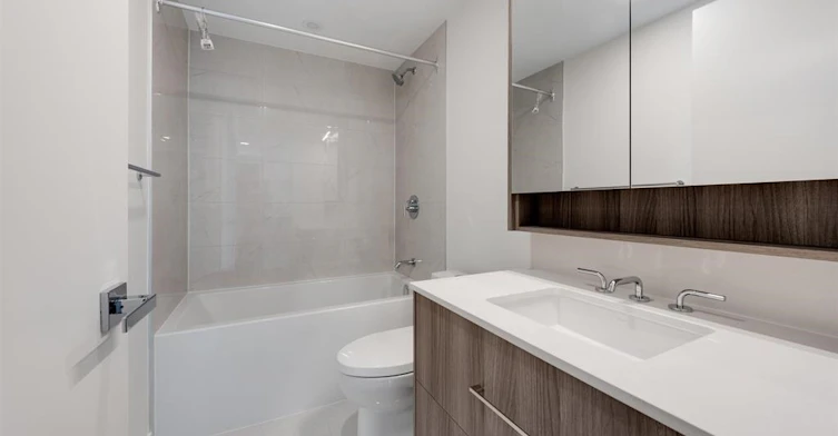 12XX-9675 King George Boulevard, Surrey, BC, V3T 2V3 - 7