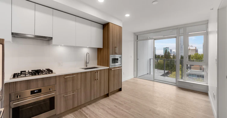12XX-9675 King George Boulevard, Surrey, BC, V3T 2V3 - 2