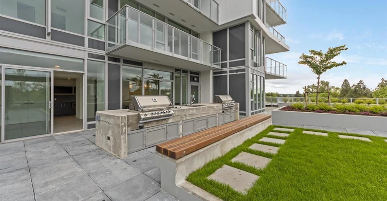 12XX-9675 King George Boulevard, Surrey, BC, V3T 2V3 - 17
