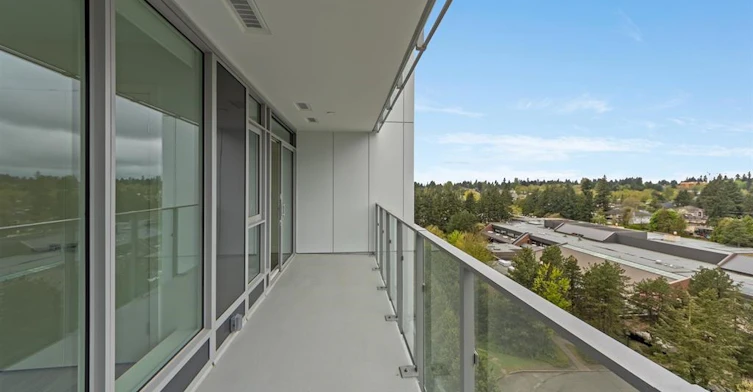 12XX-9675 King George Boulevard, Surrey, BC, V3T 2V3 - 12