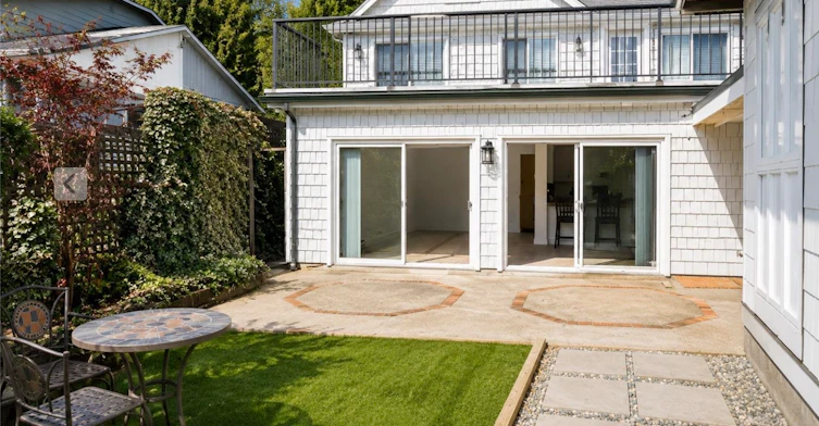Ground Level, Mathers Avenue, West Vancouver, BC, V7T 2G2