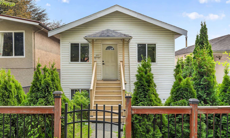 2316 Nanaimo Street