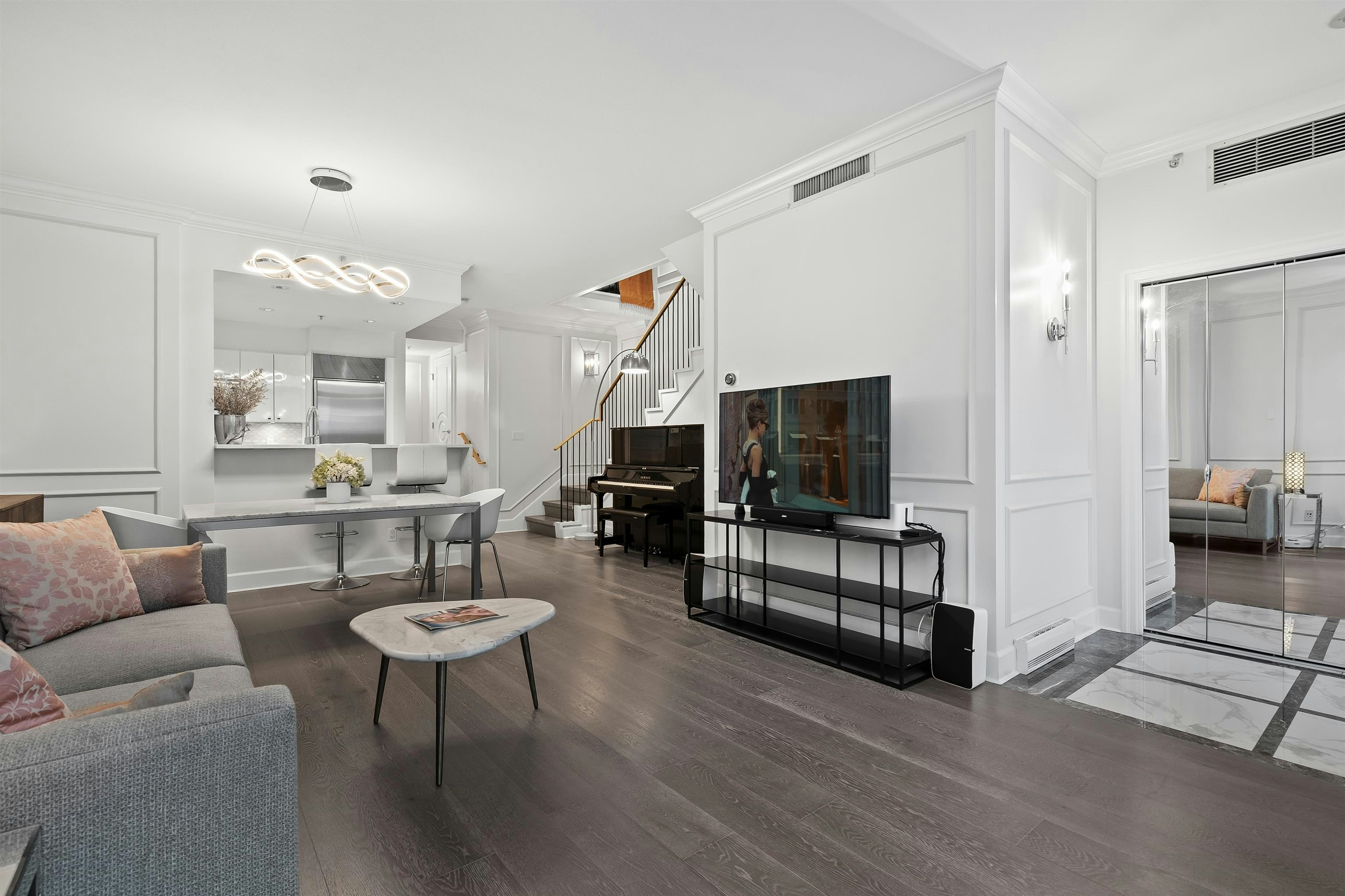 493 Broughton Street, Vancouver, BC, V6G 3E8 - 3