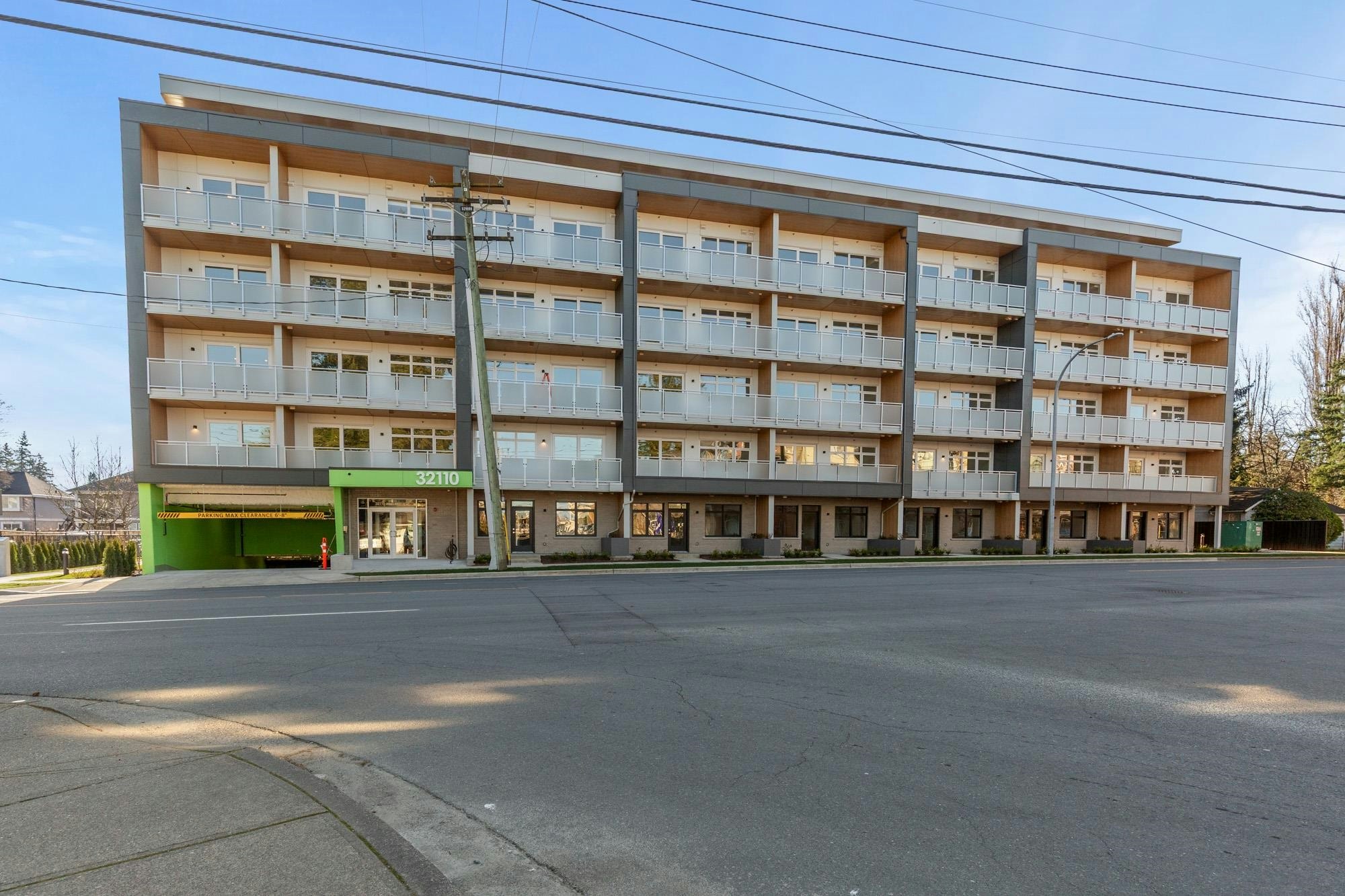 205-32110 Hillcrest Avenue, Abbotsford, BC, V2T 1S4