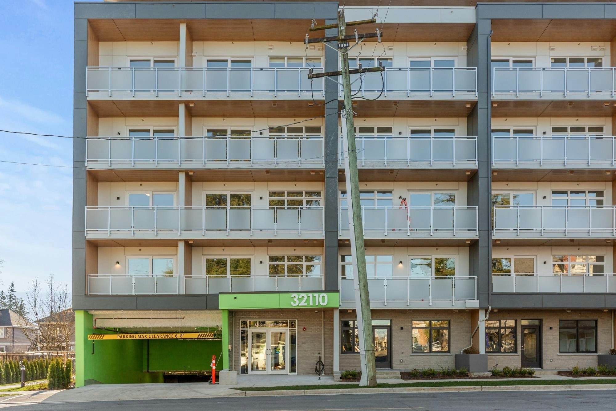 601-32110 Hillcrest Avenue, Abbotsford, BC, V2T 1S4 - 2