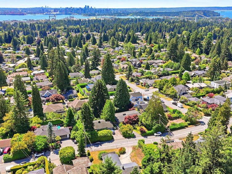 3922 Sunnycrest Drive, North Vancouver, BC, V7R 3C9 - 12