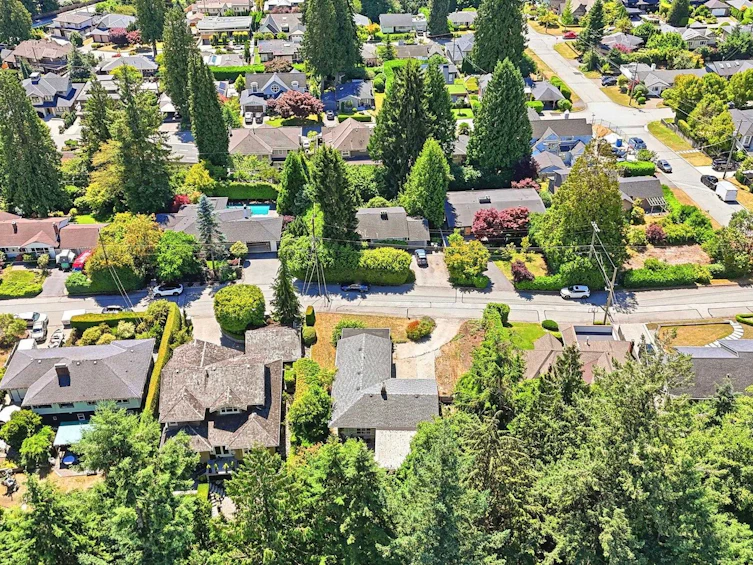 3922 Sunnycrest Drive, North Vancouver, BC, V7R 3C9 - 11