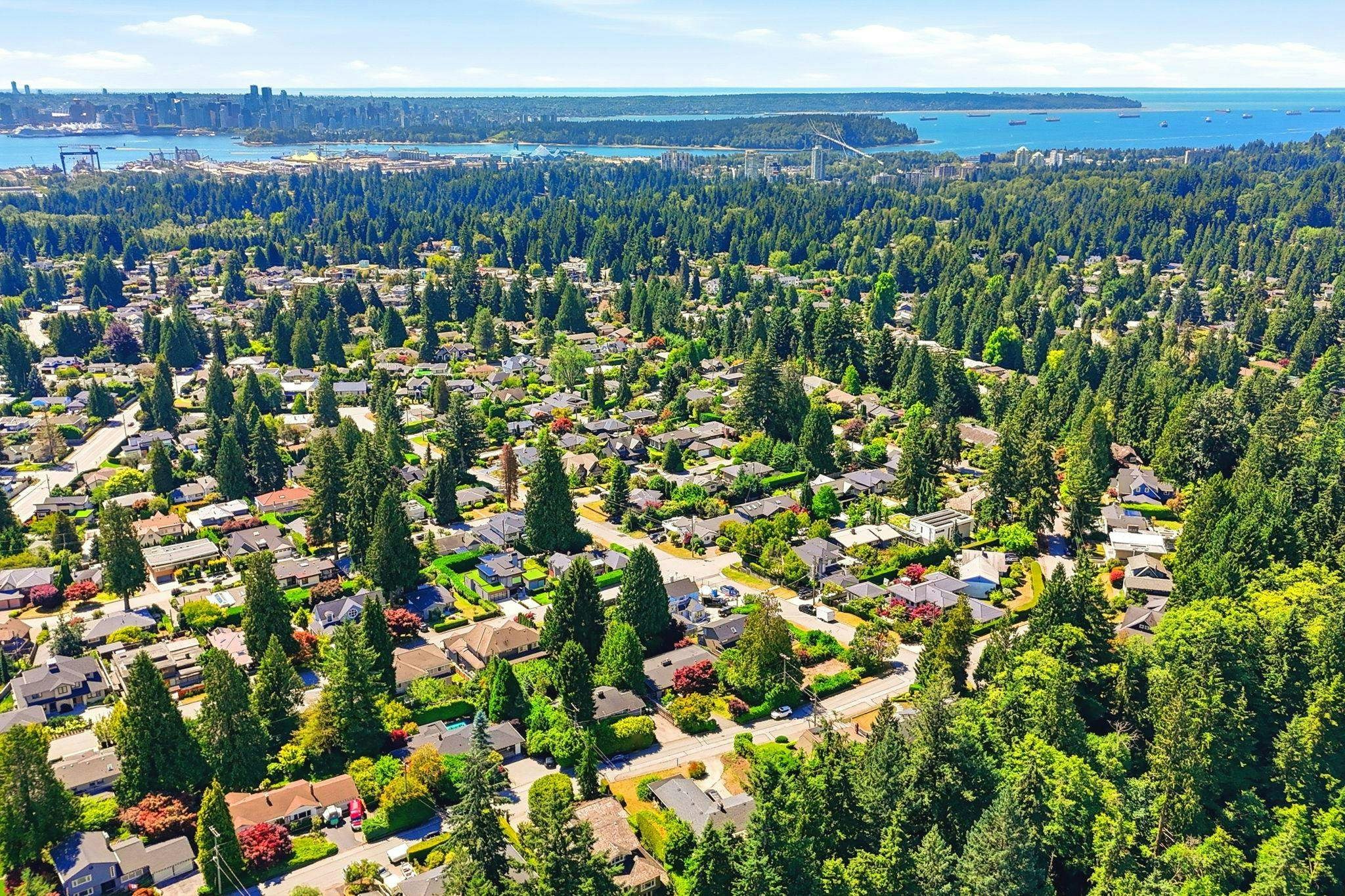 3922 Sunnycrest Drive, North Vancouver, BC, V7R 3C9 - 13