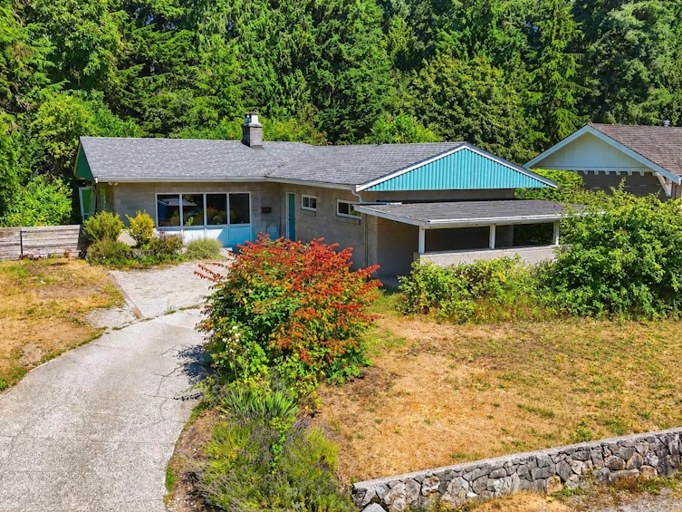 3922 Sunnycrest Drive, North Vancouver, BC, V7R 3C9 - 2