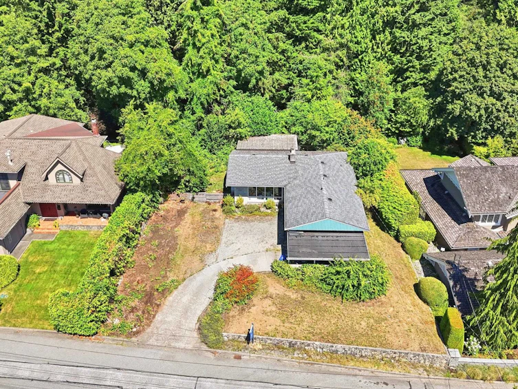 3922 Sunnycrest Drive, North Vancouver, BC, V7R 3C9 - 10