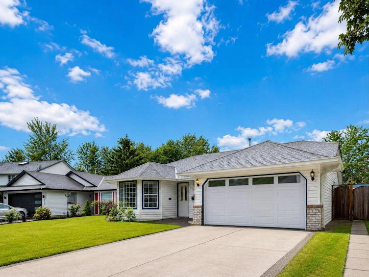 2717 Dehavilland Court, Abbotsford, BC, V2T 5L3 - 2