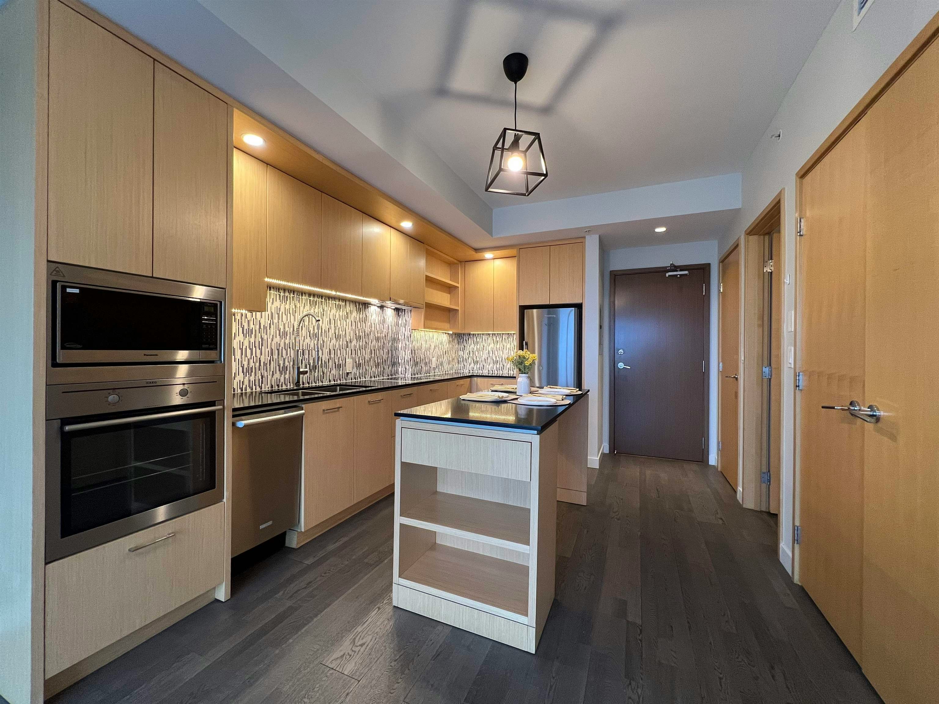 3204-13495 Central Avenue, Surrey, BC, V3T 0K2