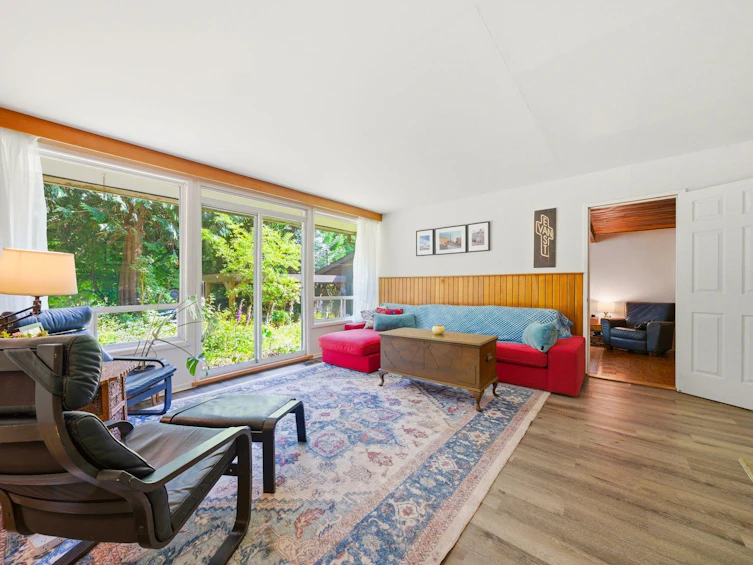 1463 Avonlynn Crescent, North Vancouver, BC, V7J 2V2 - 4