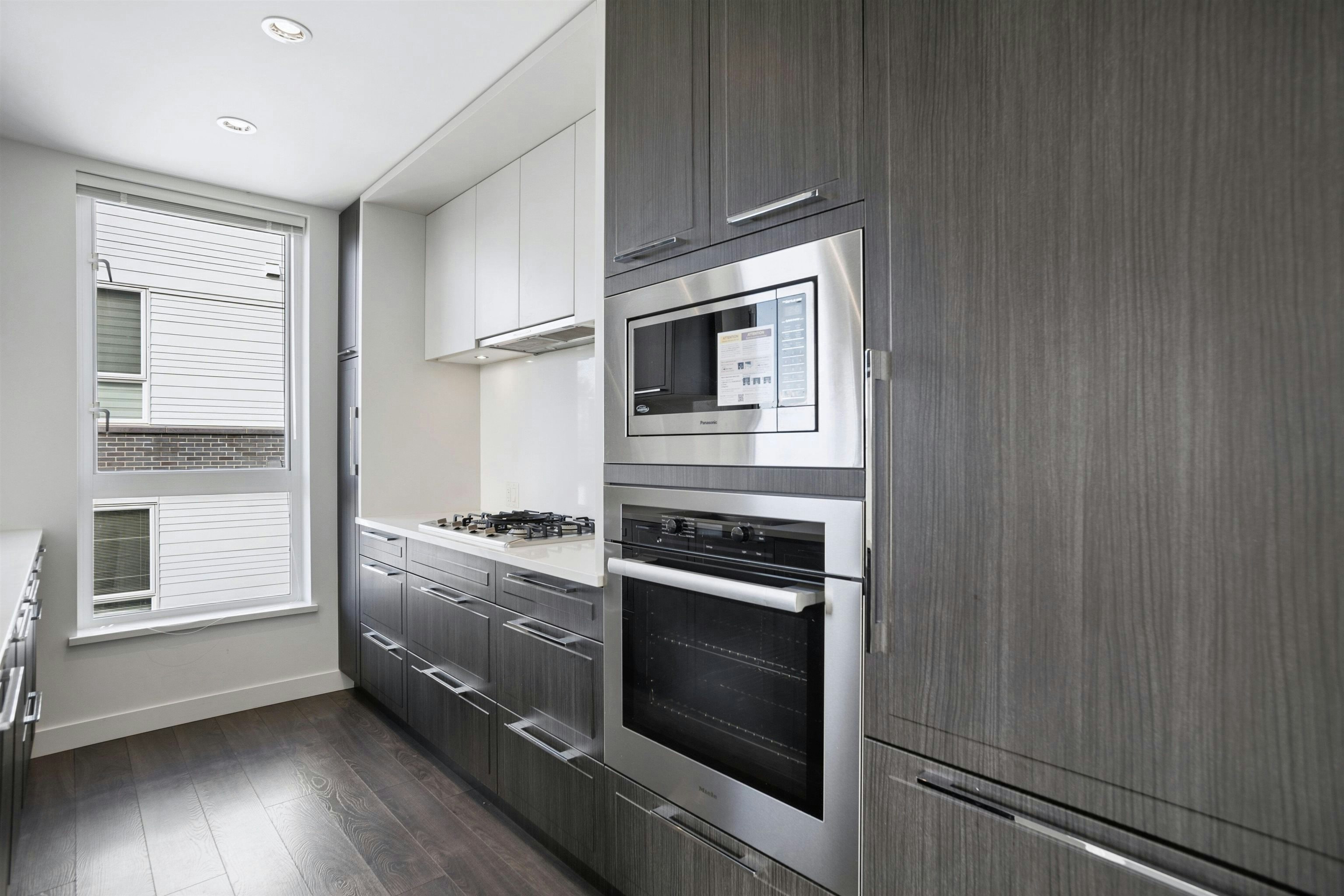608-6677 Cambie Street, Vancouver, BC, V6P 0E6 - 10