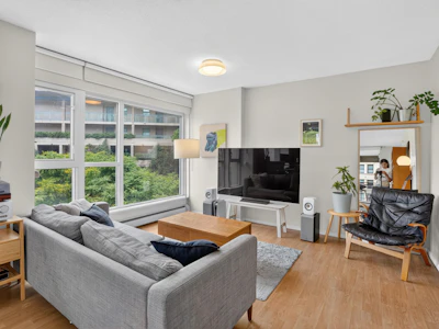 602-183 Keefer Place - 2