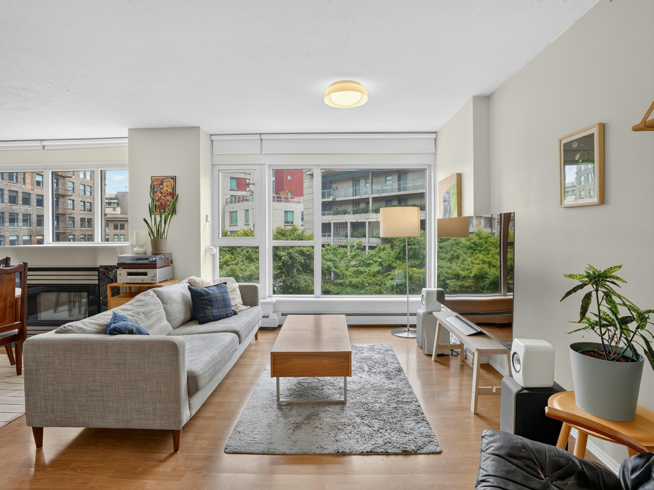 602-183 Keefer Place - 3