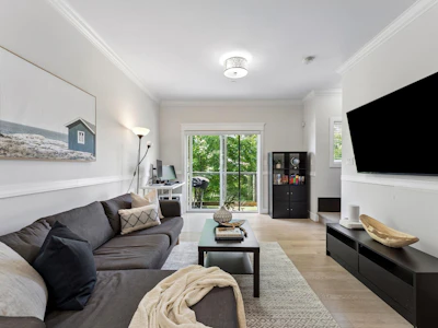 203-3488 Sefton Street - 4