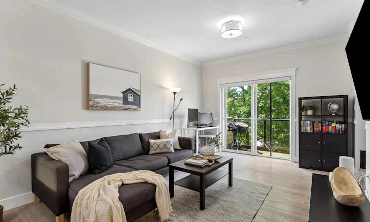 203-3488 Sefton Street