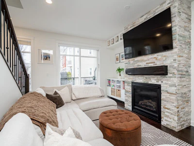 44-8068 207 Street - 3