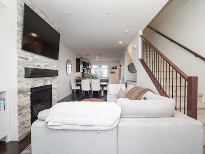44-8068 207 Street - 2
