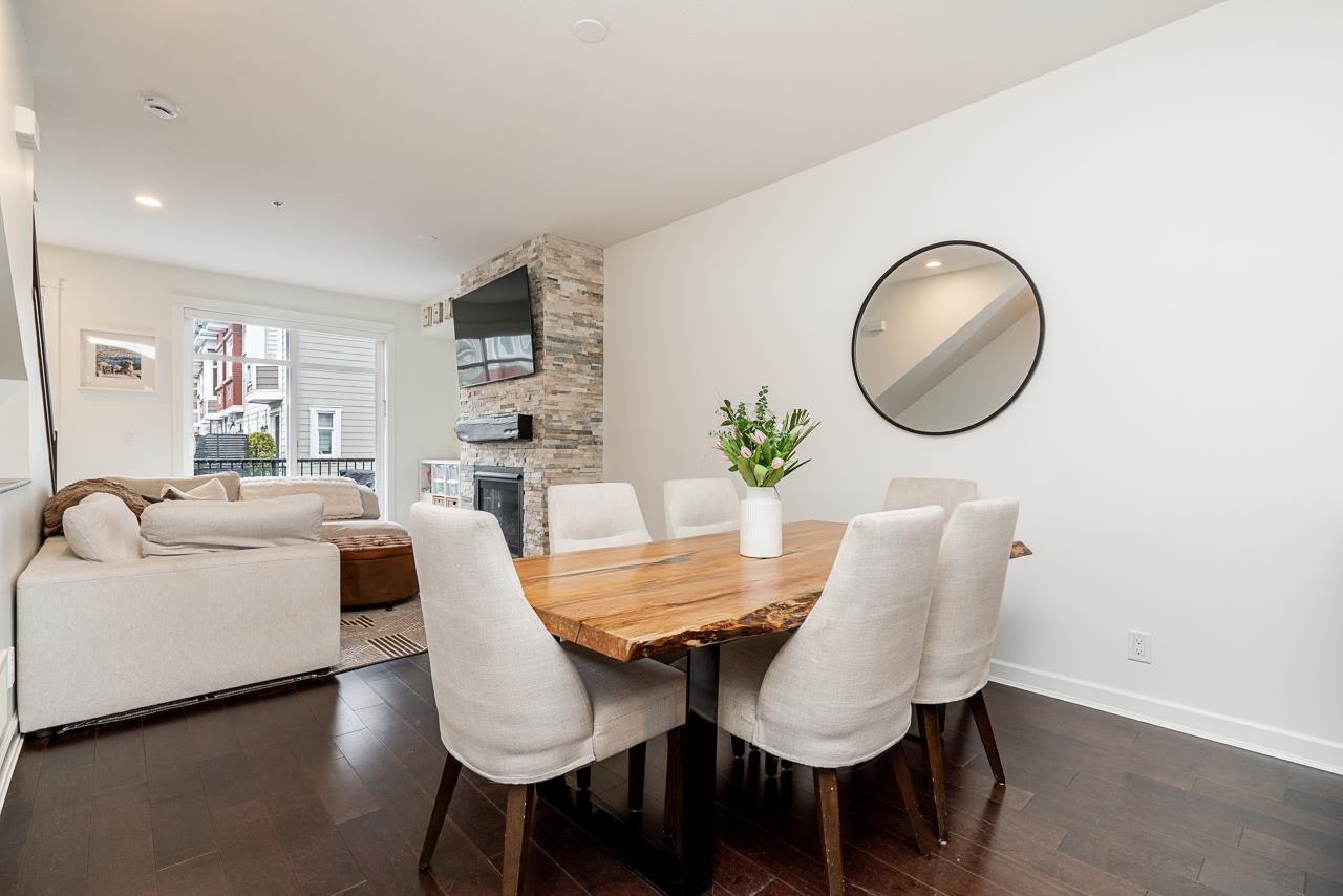 44-8068 207 Street - 4